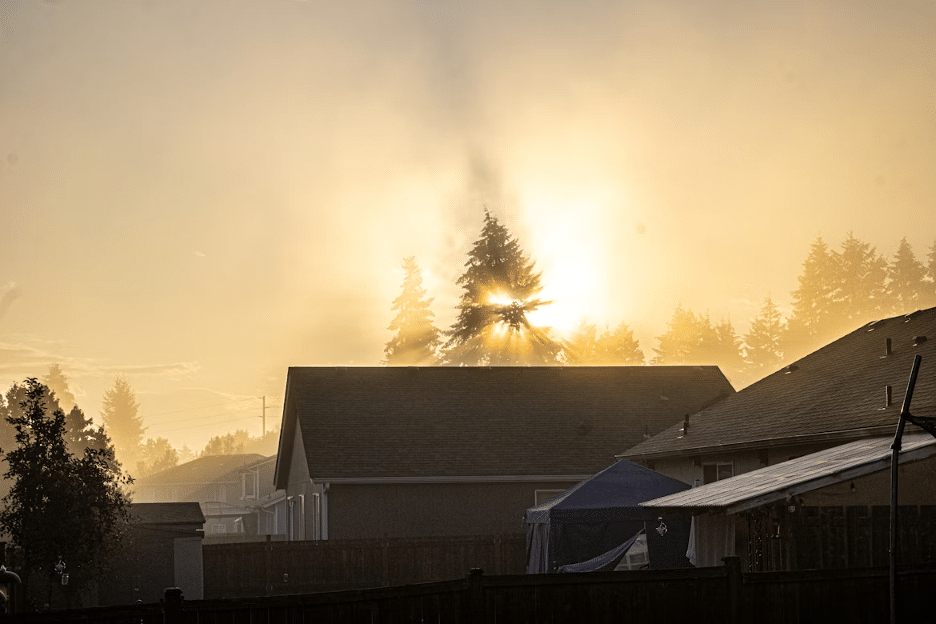 Silhouette of a house heated by a heat pump.